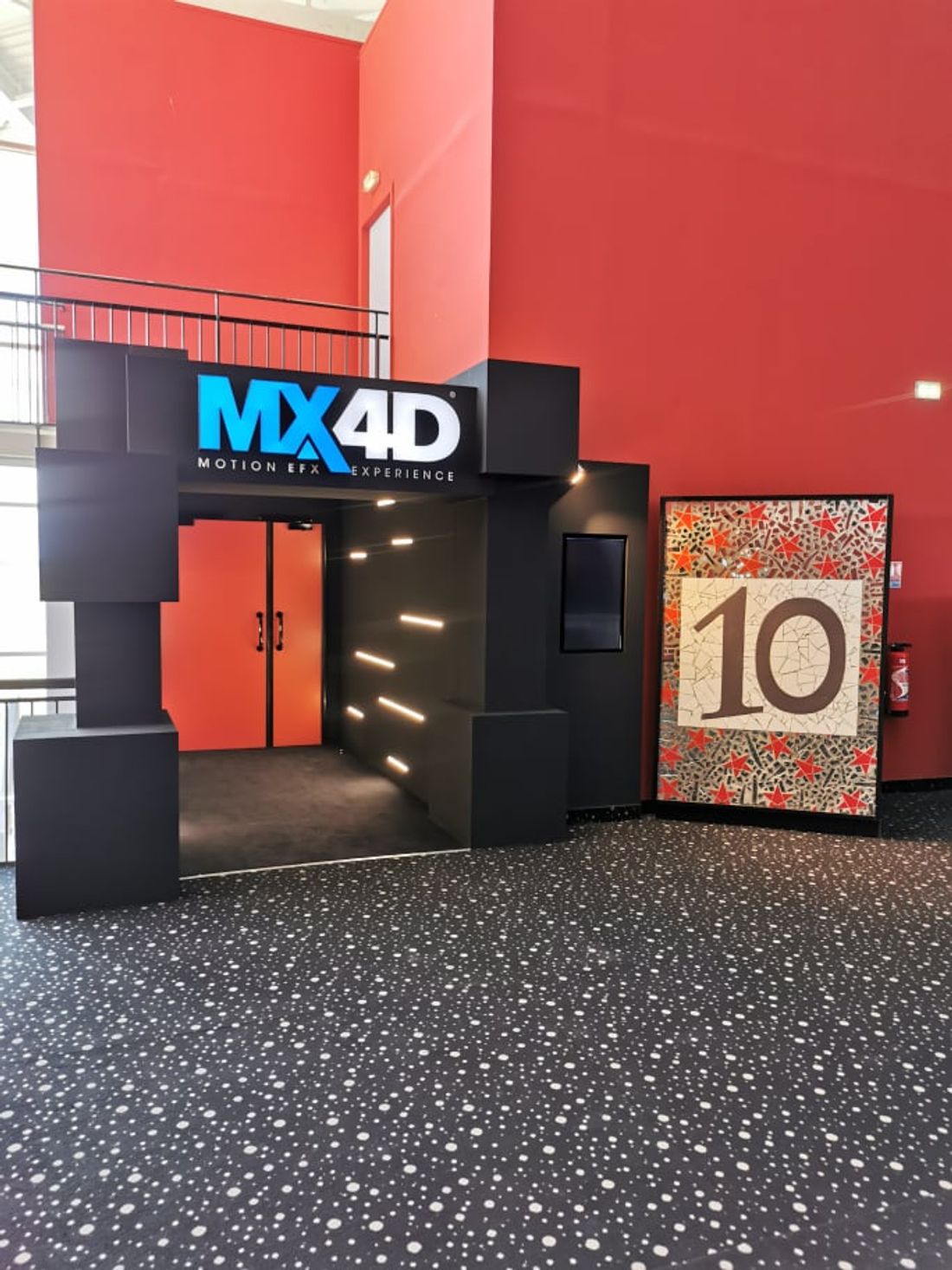 l'entrée de la nouvelle salle MX4D au MégaCastillet