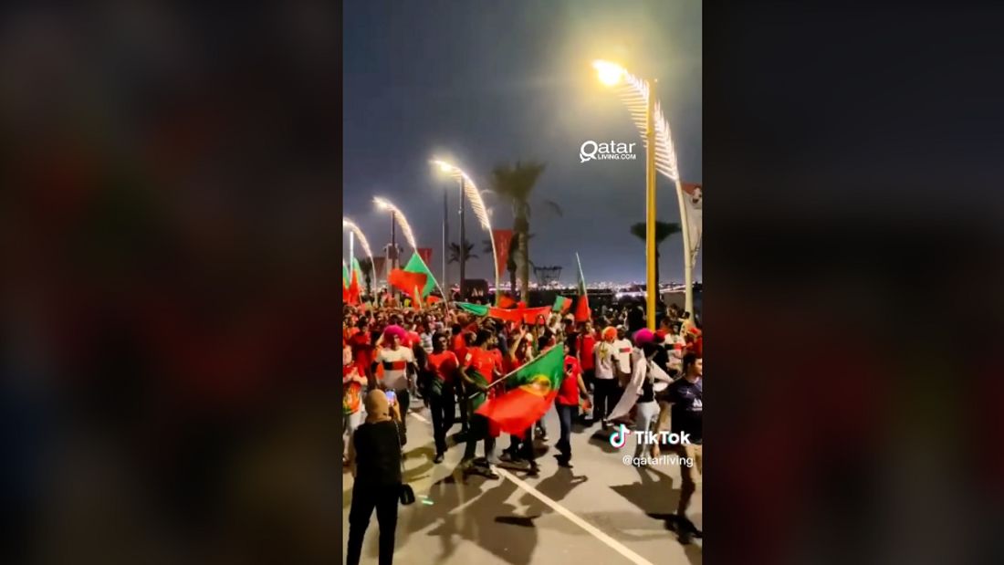 Coupe du monde au Qatar : de vrais-faux supporters dans les rues ? (vidéo)