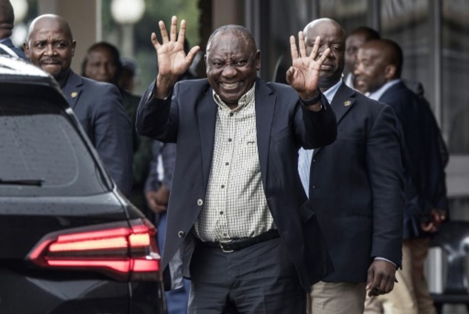 Afrique du Sud: le parti au pouvoir à la rescousse du président menacé de destitution