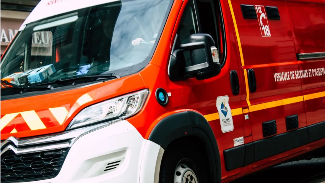 Collision entre un tracteur et un deux-roues, un jeune homme blessé