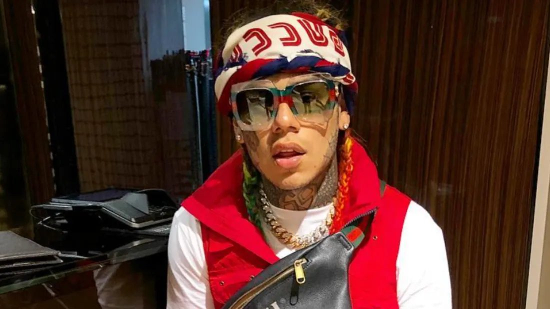 6ix9ine hospitalisé en urgence après avoir été tabassé par un groupe d'individus dans une salle de sport