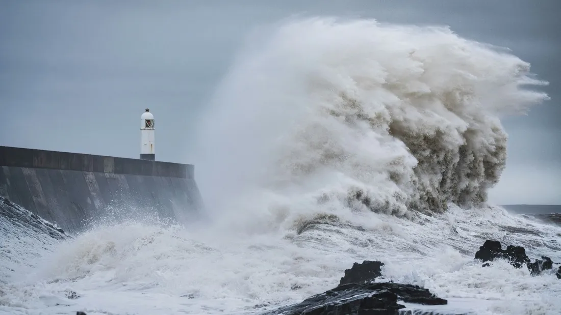 Vents violents, pluies intenses et forte houle attendus jeudi dans...