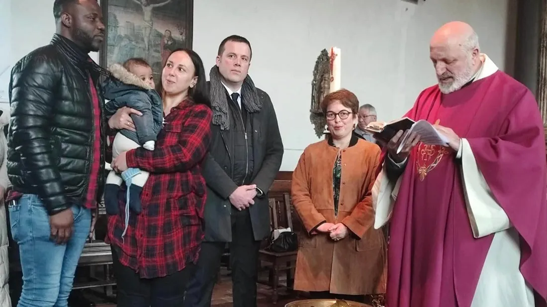 Dans le Perche, le maire parraine le bébé des déplacés ukrainiens