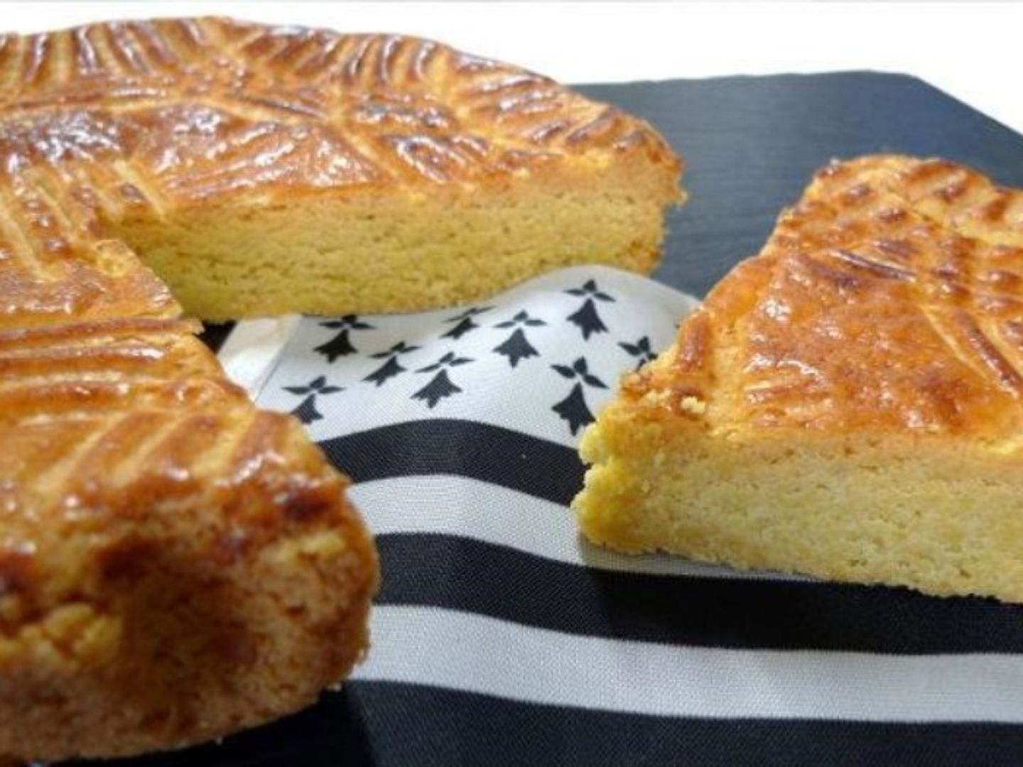 Tentative Du Plus Gros Gateau Breton Du Monde A Mellac Dans Le Finistere Oceane Fm