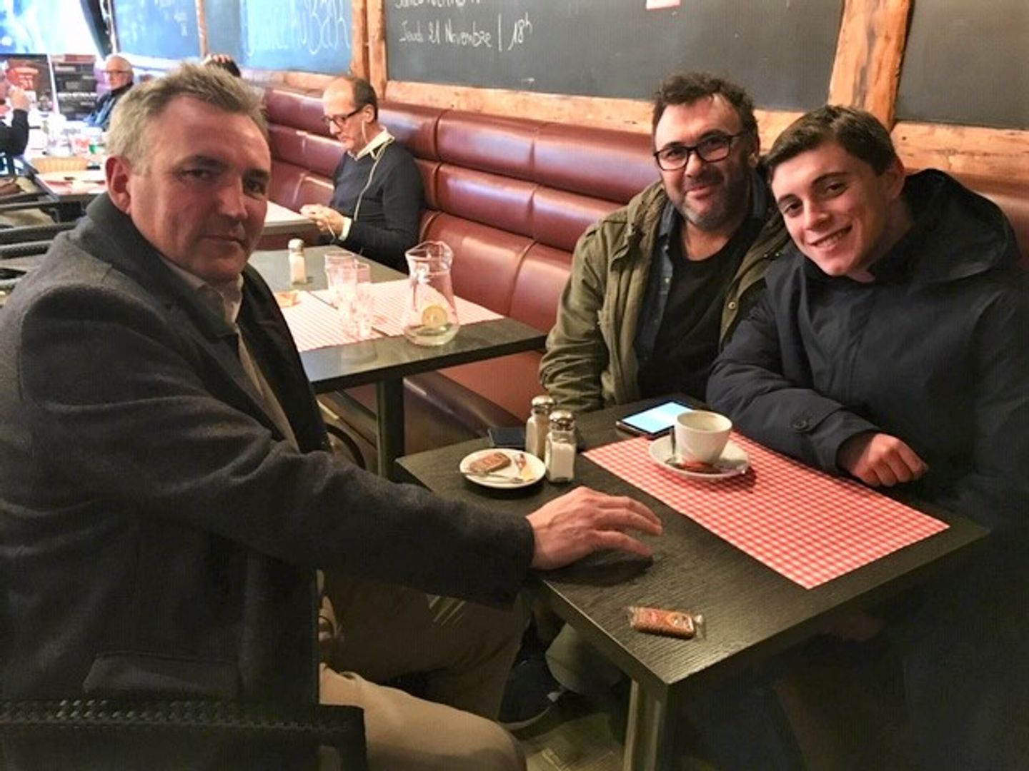 la belle solidarite nantaise envers une famille afghane hit west