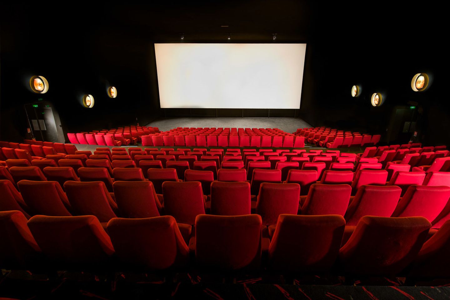 cine cap vert et cite de la gastronomie pathe annonce etre en negociation exclusive pour l acquisition de cinealpes