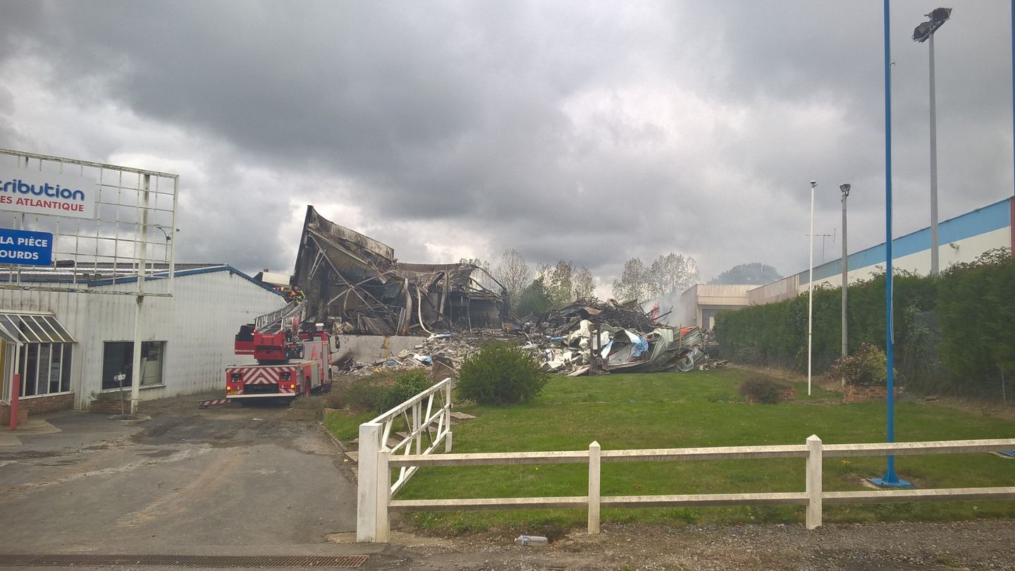 Incendie A L Entrepot Du Magasin But De Chateaubriant Rca