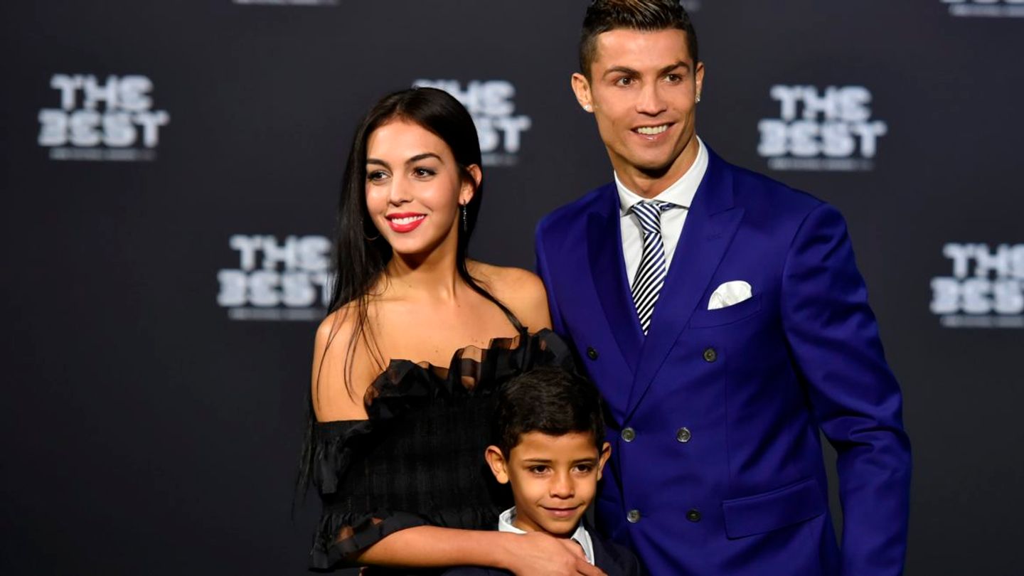 Comment S Appelle La Femme De Cristiano Ronaldo Trois semaines après son accouchement, la petite-amie de Cristiano