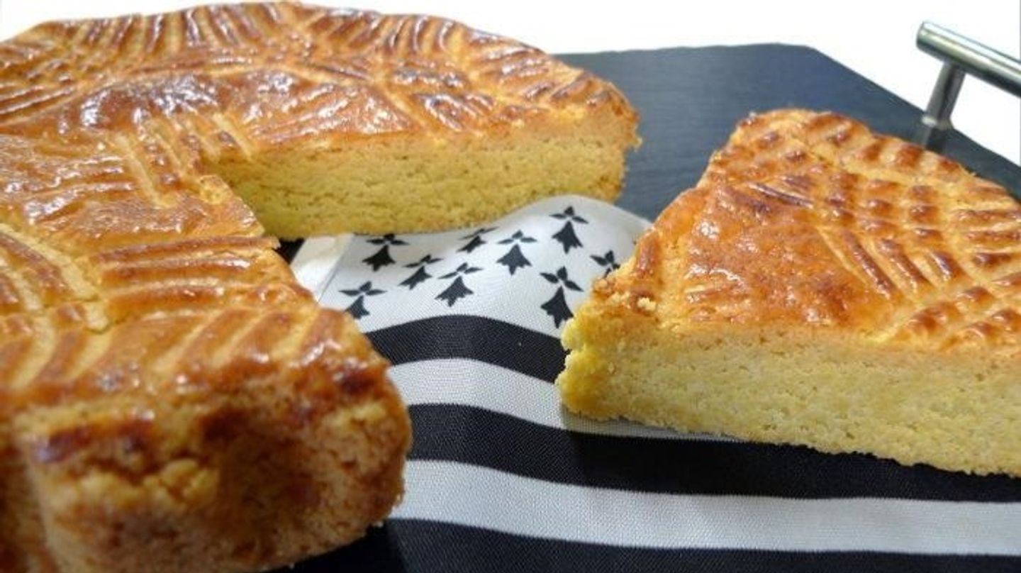 Tentative Du Plus Gros Gateau Breton Du Monde A Mellac Dans Le Finistere Oceane Fm