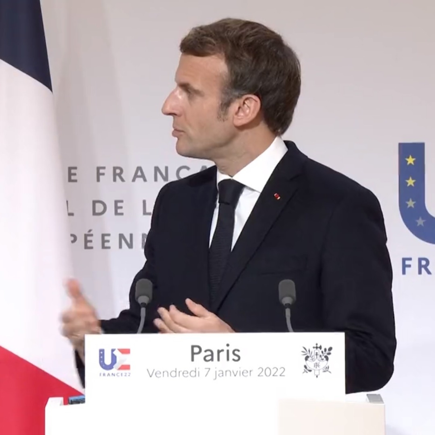 Présidentielle : le bilan d'Emmanuel Macron marqué par deux crises majeures