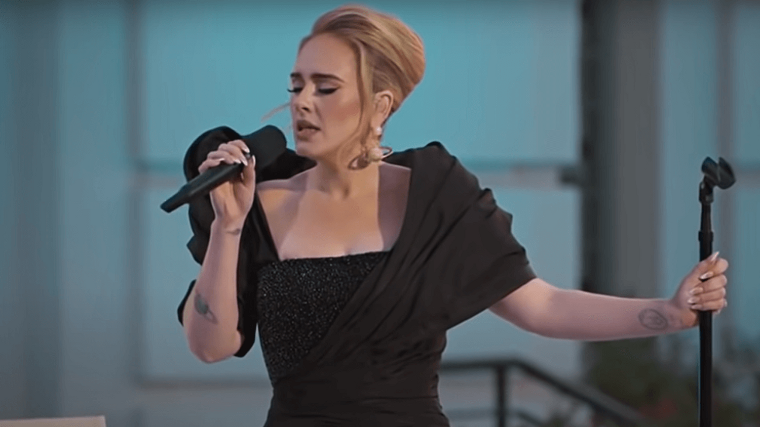 Adele aide à organiser une demande en mariage en plein concert