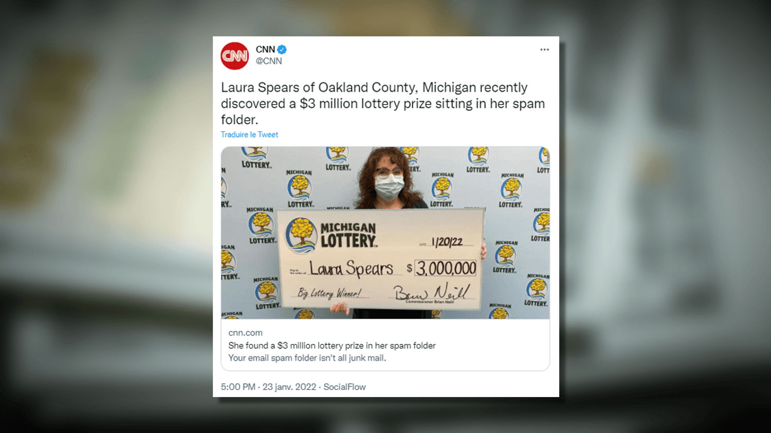 Elle découvre qu'elle a gagné 3 millions de dollars en consultant ses spams