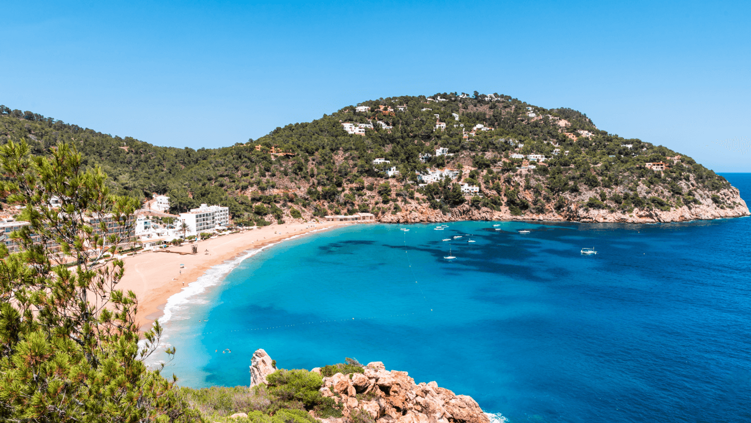 Jean-Michel Blanquer a dévoilé le protocole sanitaire depuis Ibiza, révèle Mediapart