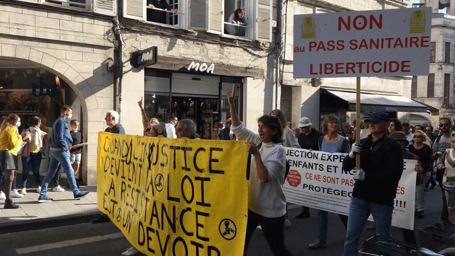 Cortège de manifestants à La Rochelle