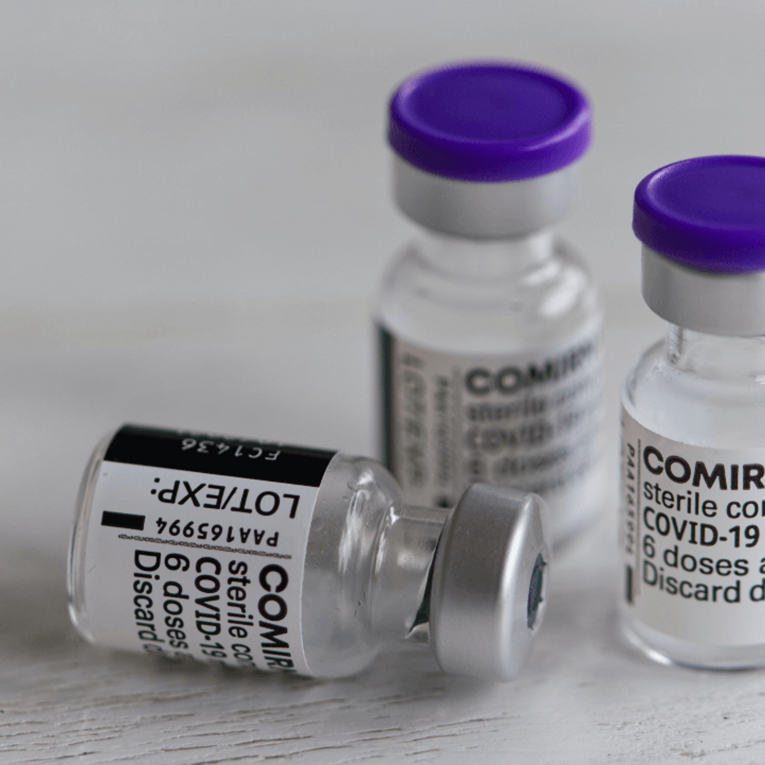 Pfizer-BioNTech débutent l'essai clinique d'un vaccin contre Omicron