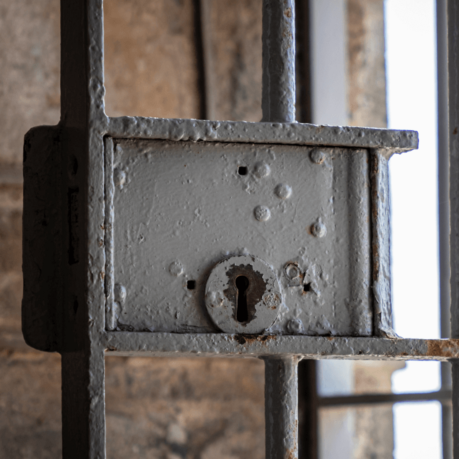 Ile de Ré : sursis pour quatre gardiens de prison après la mort...