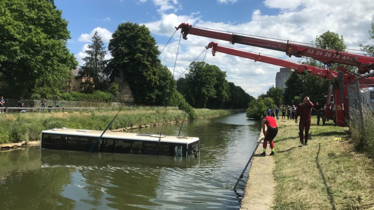 Bus dans l'eau