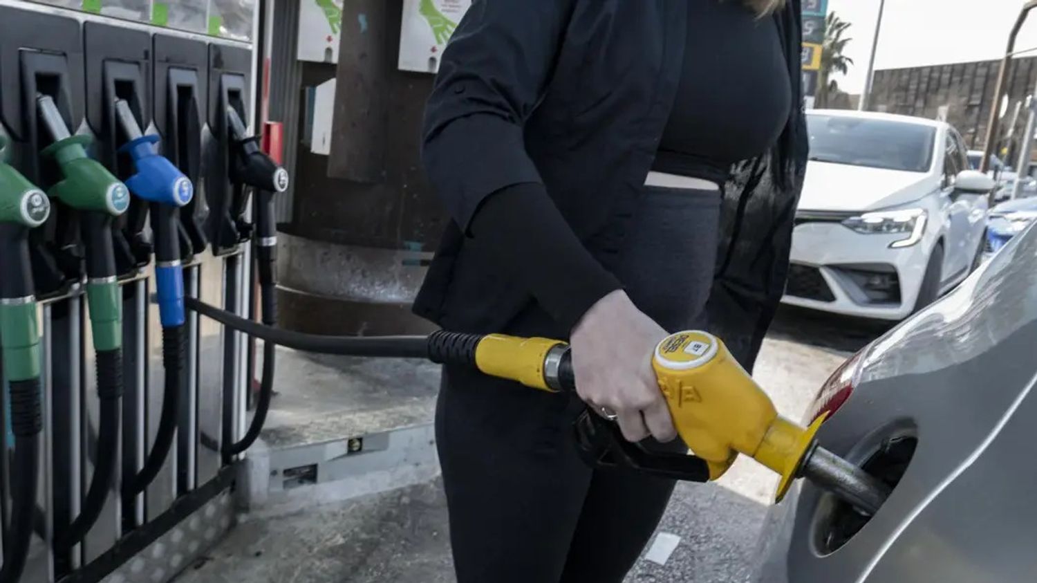 [ ECONOMIE ] Carburants : vers une aide pour ceux qui prennent leur voiture pour aller travailler  