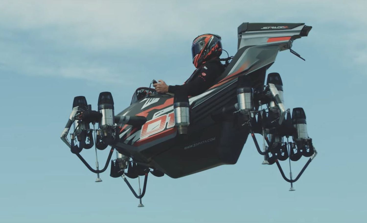 [ INNOVATION ] La voiture volante de Franky Zapata a réussi les test