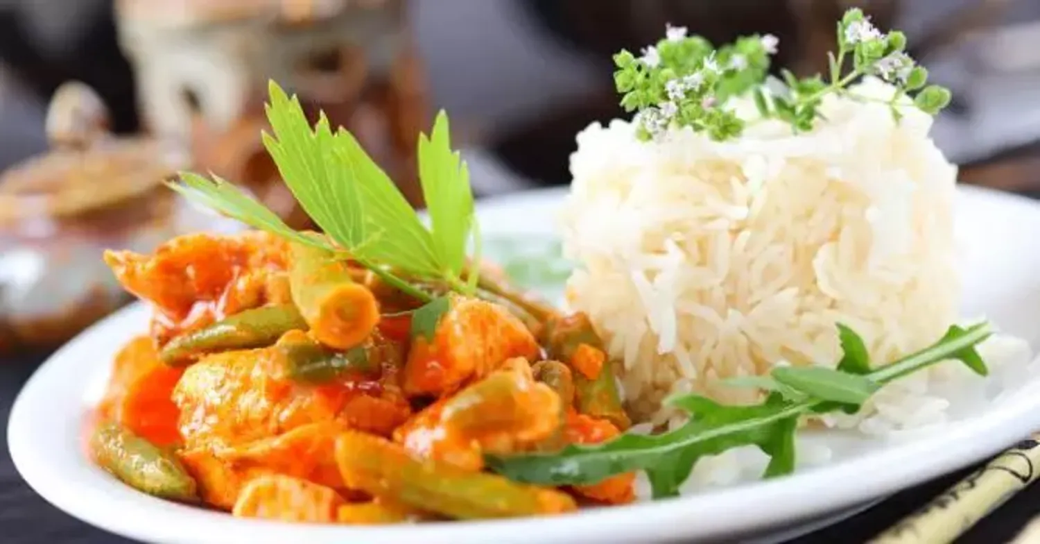 Dinde au curry et légumes de saison