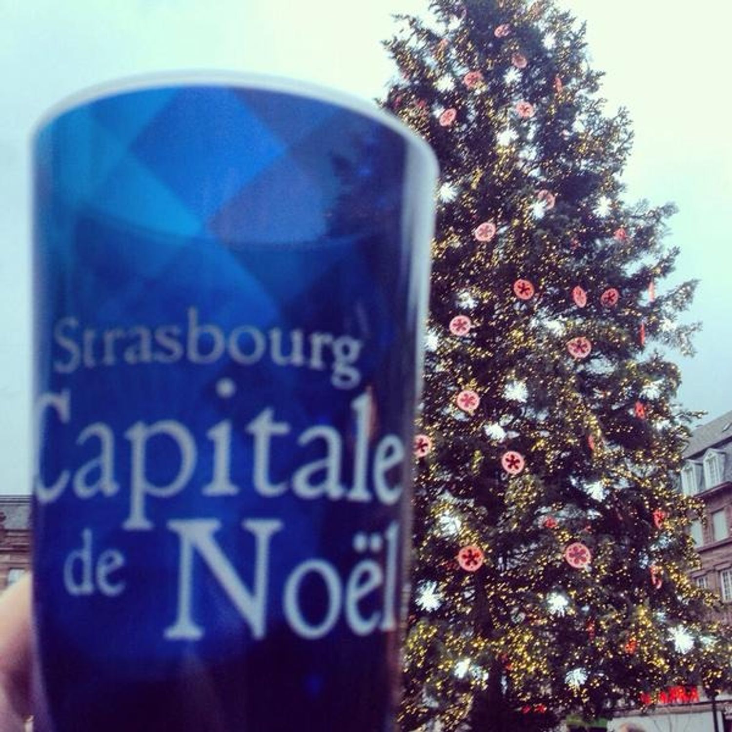 Strasbourg capitale de Noël gobelet sapin illustration