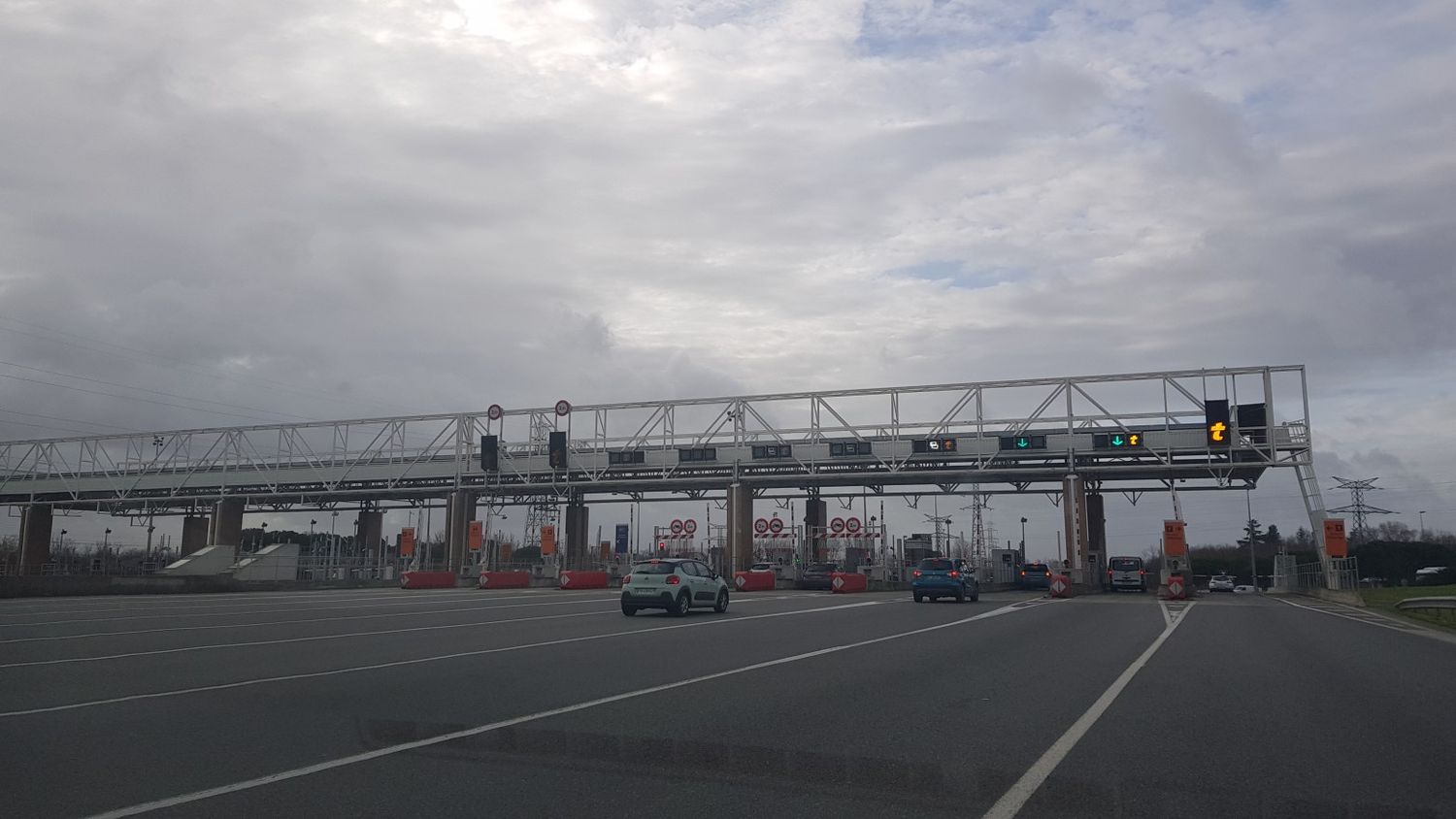 Autoroutes : les tarifs des péages vont augmenter d'environ 2% le 1er février