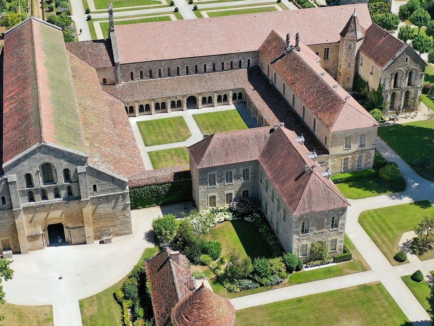 L’abbaye de Fontenay est située à Marmagne, en Côte-d'Or