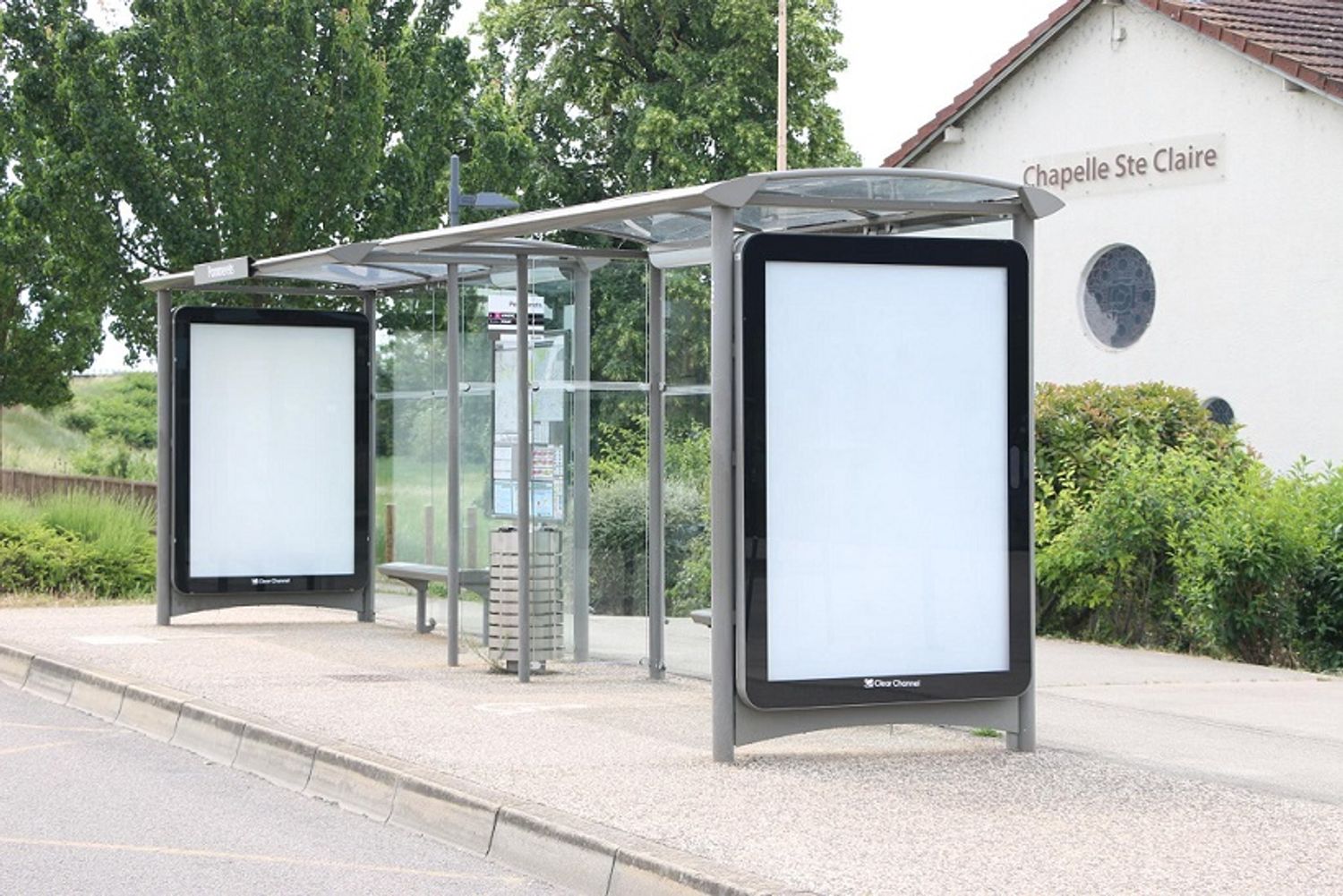 1 000 affiches publicitaires d’abris à bus et panneaux tournants ont été retirés à Dijon 