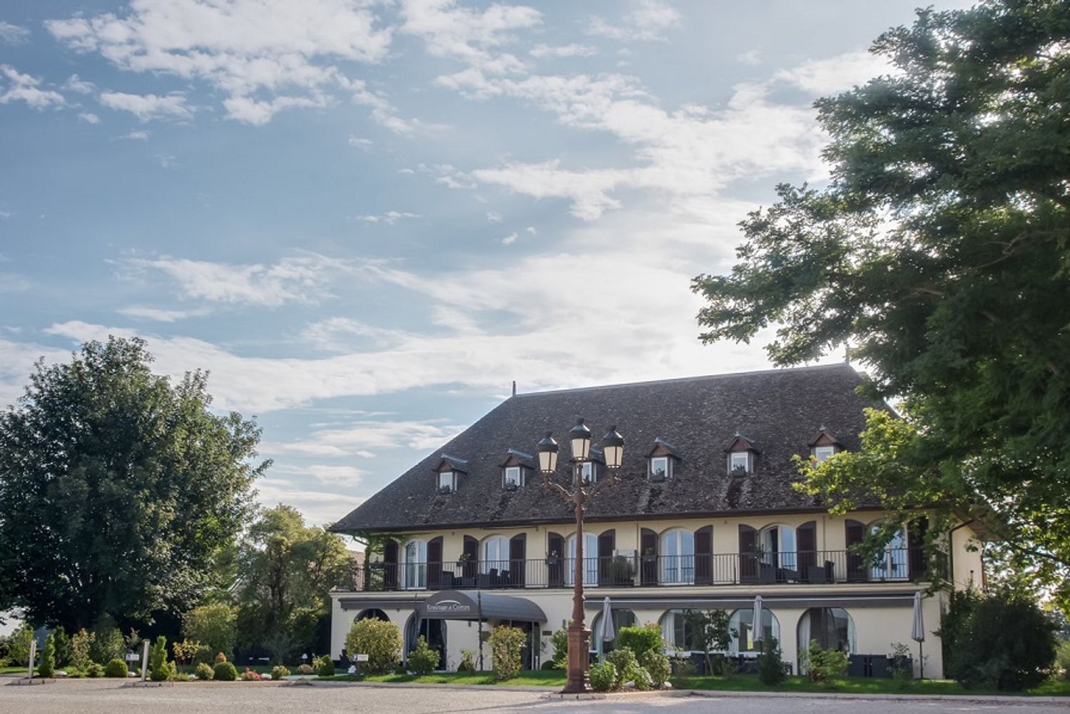 L’Ermitage de Corton est situé à Chorey-les-Beaune