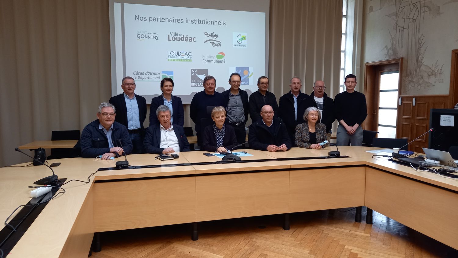 Les communes, communautés de communes et départements prennent part à l'organisation.