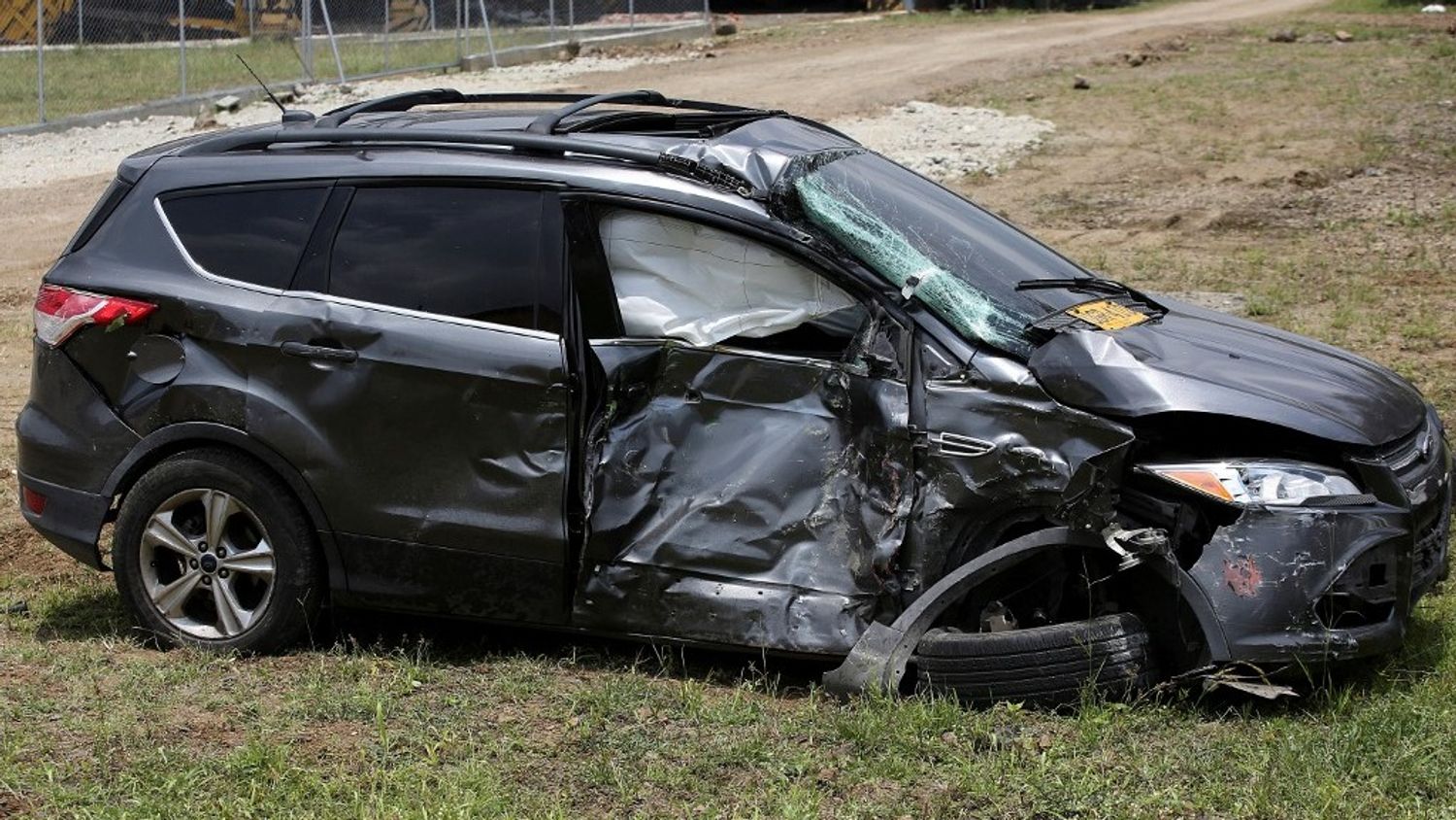 La voiture accidentée de Freddy Rincón au lendemain du 11 avril.