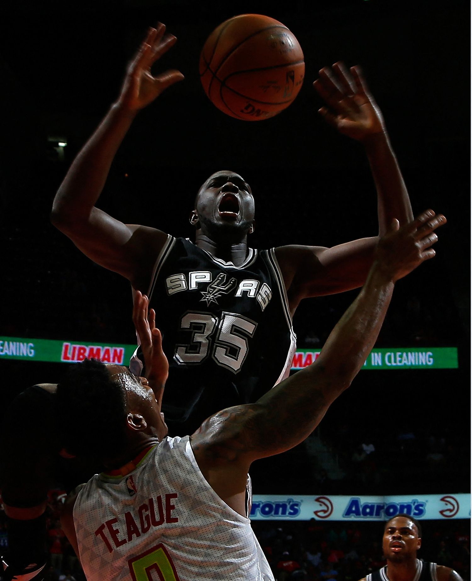 Youssou Ndoye, capitaine de la sélection sénégalaise de basket vient renforcer l'OLB.
