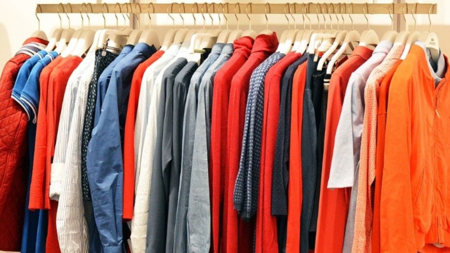 Les soldes d'hiver commencent habituellement en France lors des 15 premiers jours de janvier.