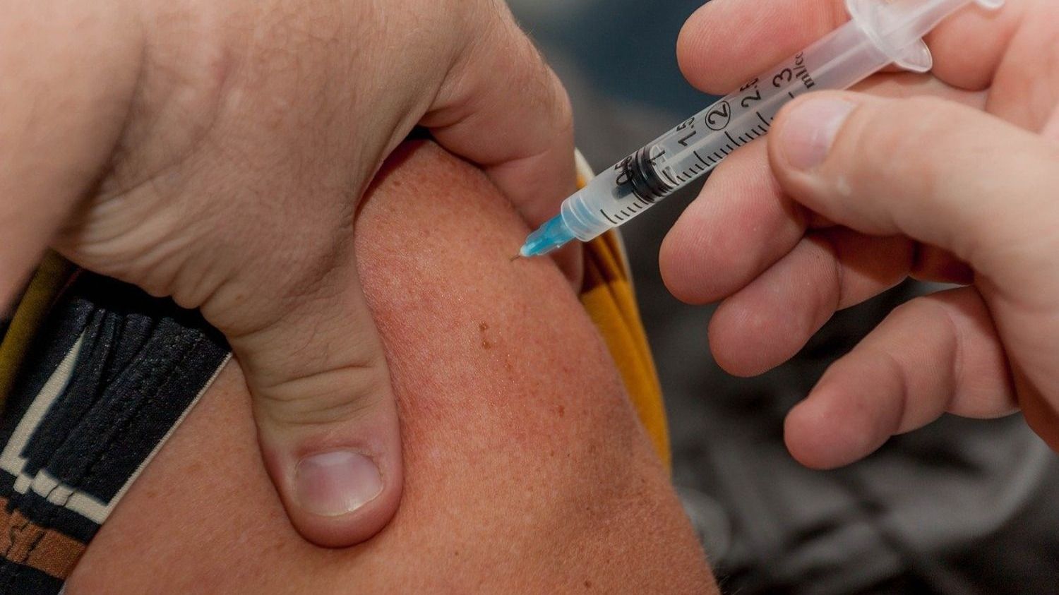 Dans le  Maine-et-Loire, 77% des personnes éligibles ont au moins reçu une injection.