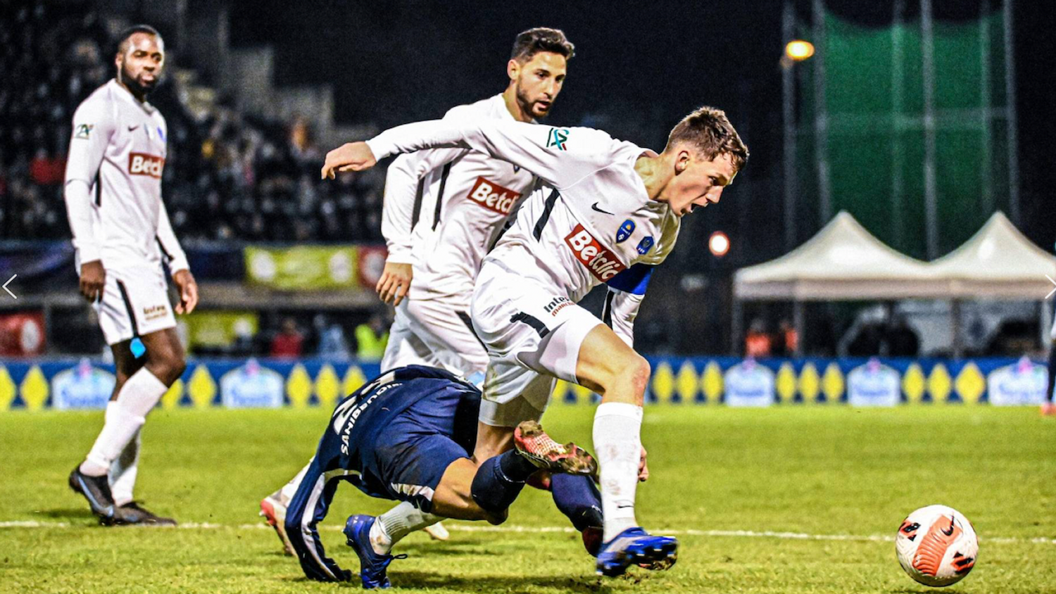 Pas de stade et pas d’écran géant : la double peine des supporters du FC Versailles