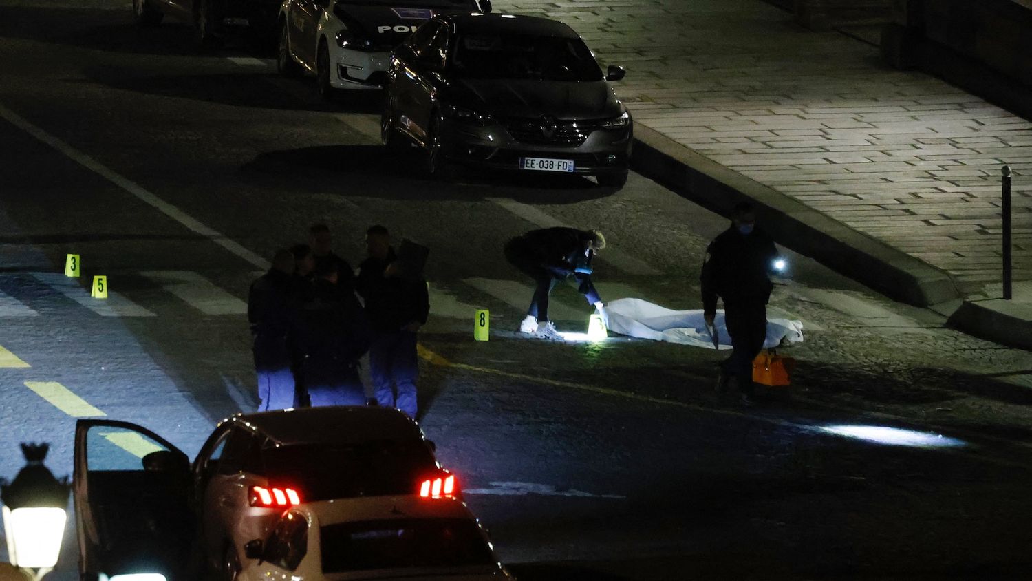 Refus d'obtempérer à Paris : des policiers tirent sur une voiture, deux morts