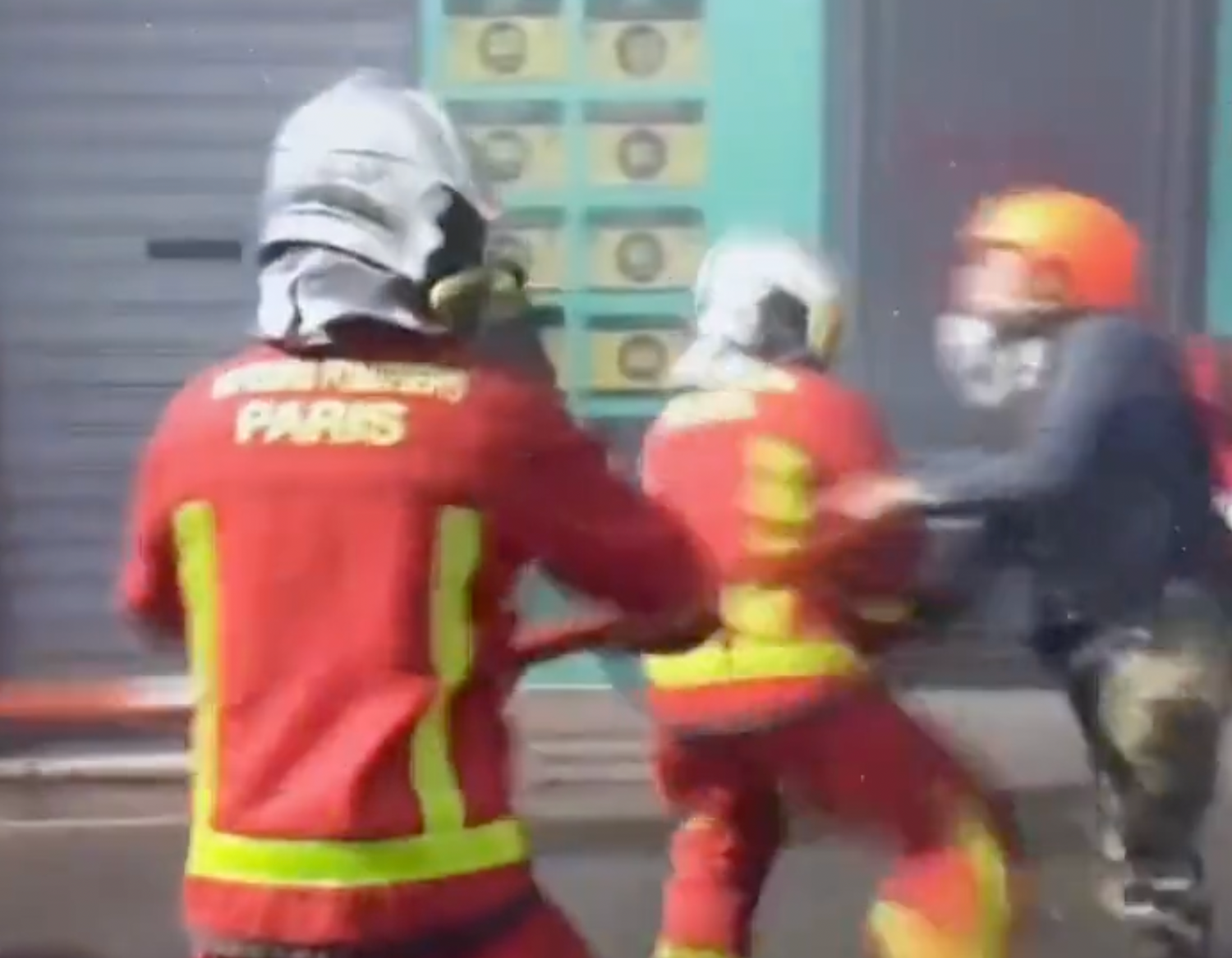 "Cela suffit ! Honte à la sauvagerie » : indignation après l’agression d’un pompier de Paris