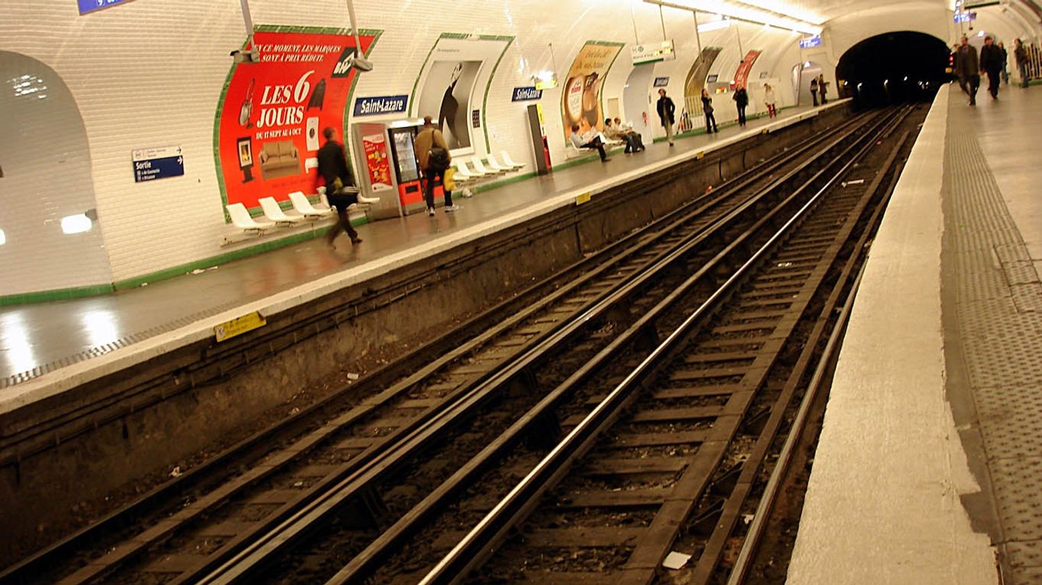 Paris : une SDF jugée pour avoir poussé une jeune femme sur les rails du métro