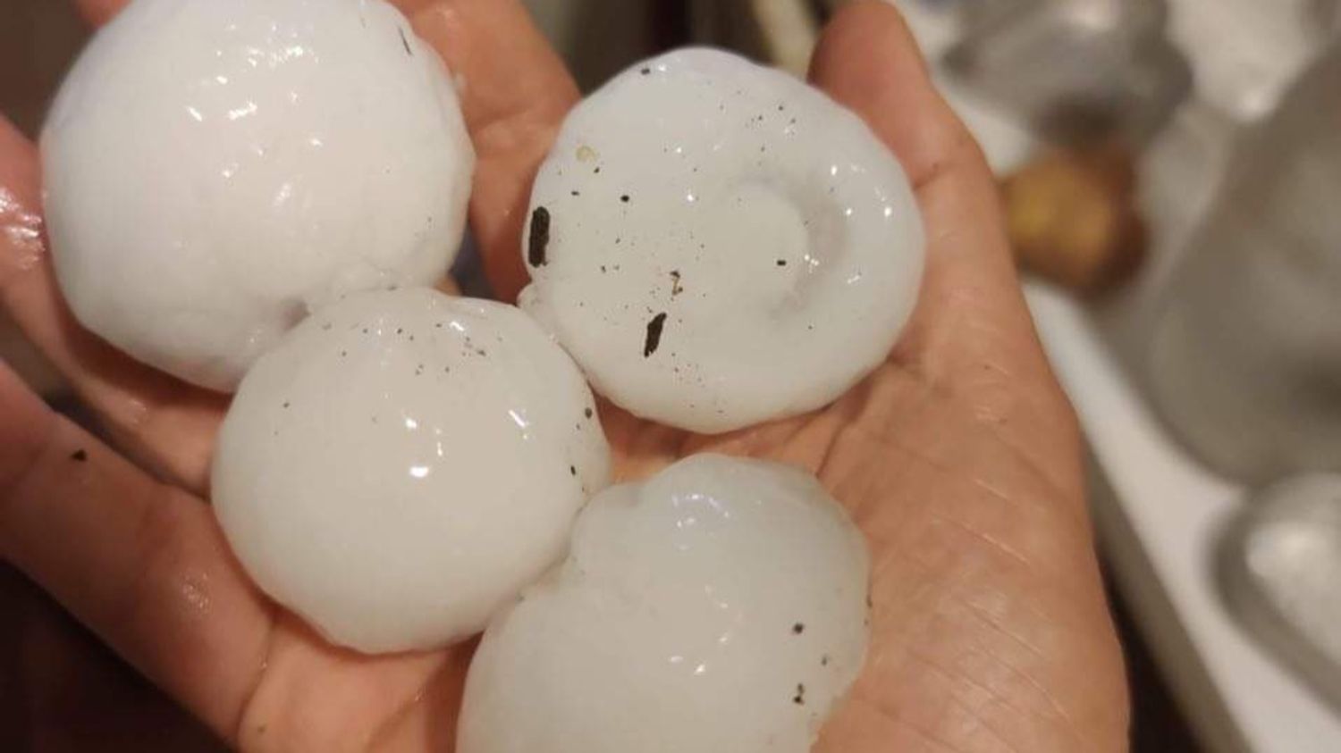 « Des grêlons de la taille d’une balle de golf » : gros dégâts après les orages en Île-de-France