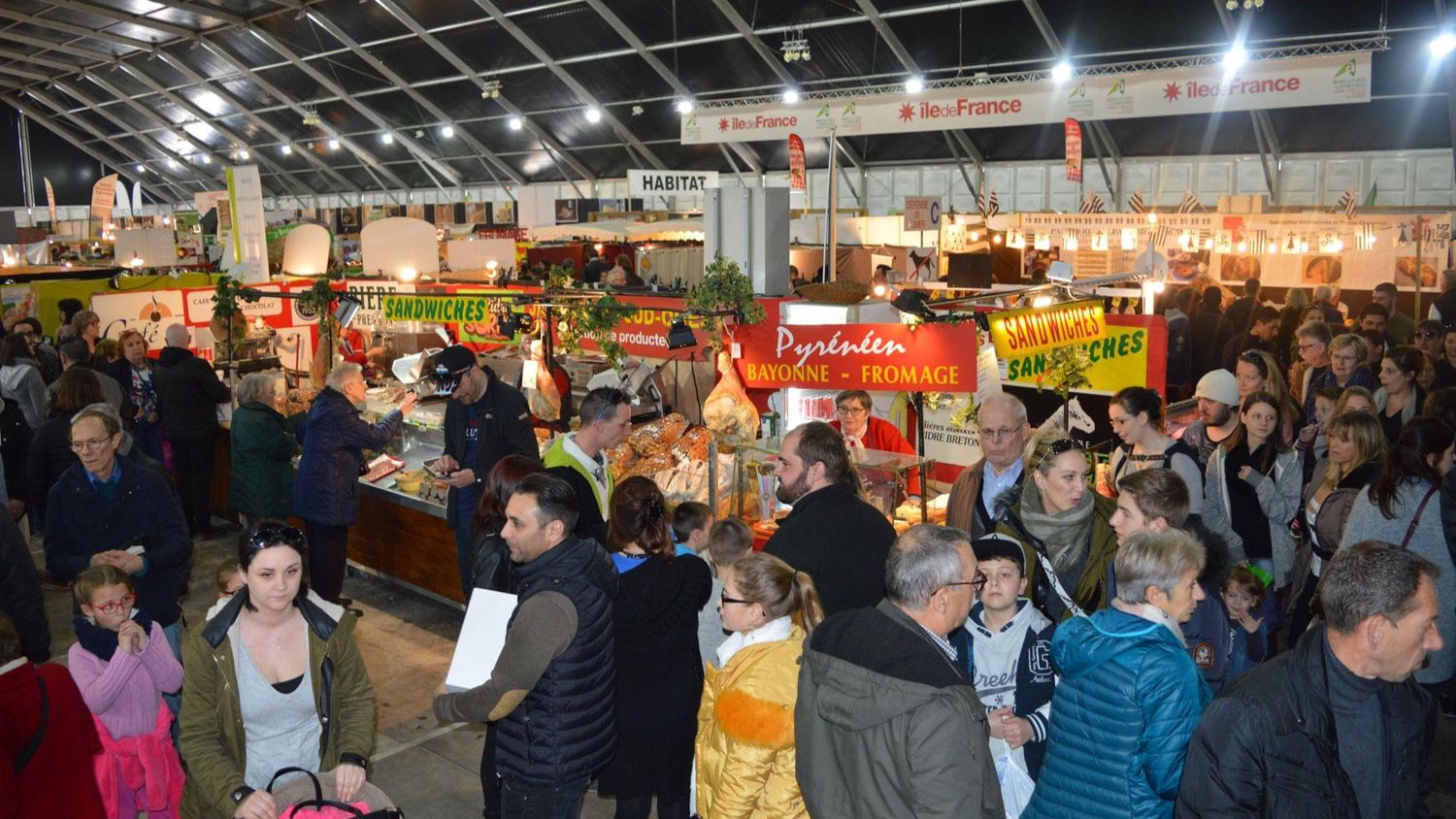 Une bagarre géante éclate à la foire aux fromages et aux vins de Coulommiers