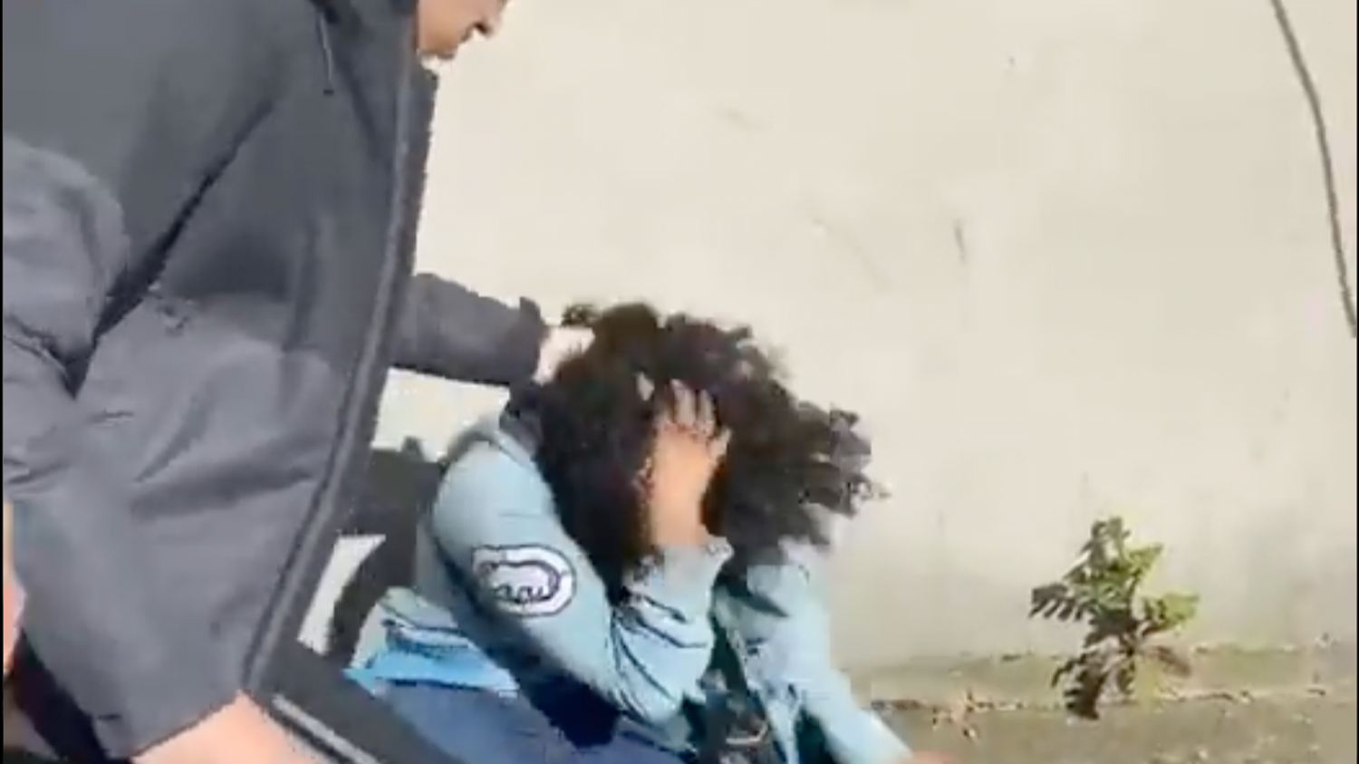 Une adolescente de 16 ans tabassée en pleine rue à La Courneuve (vidéo)