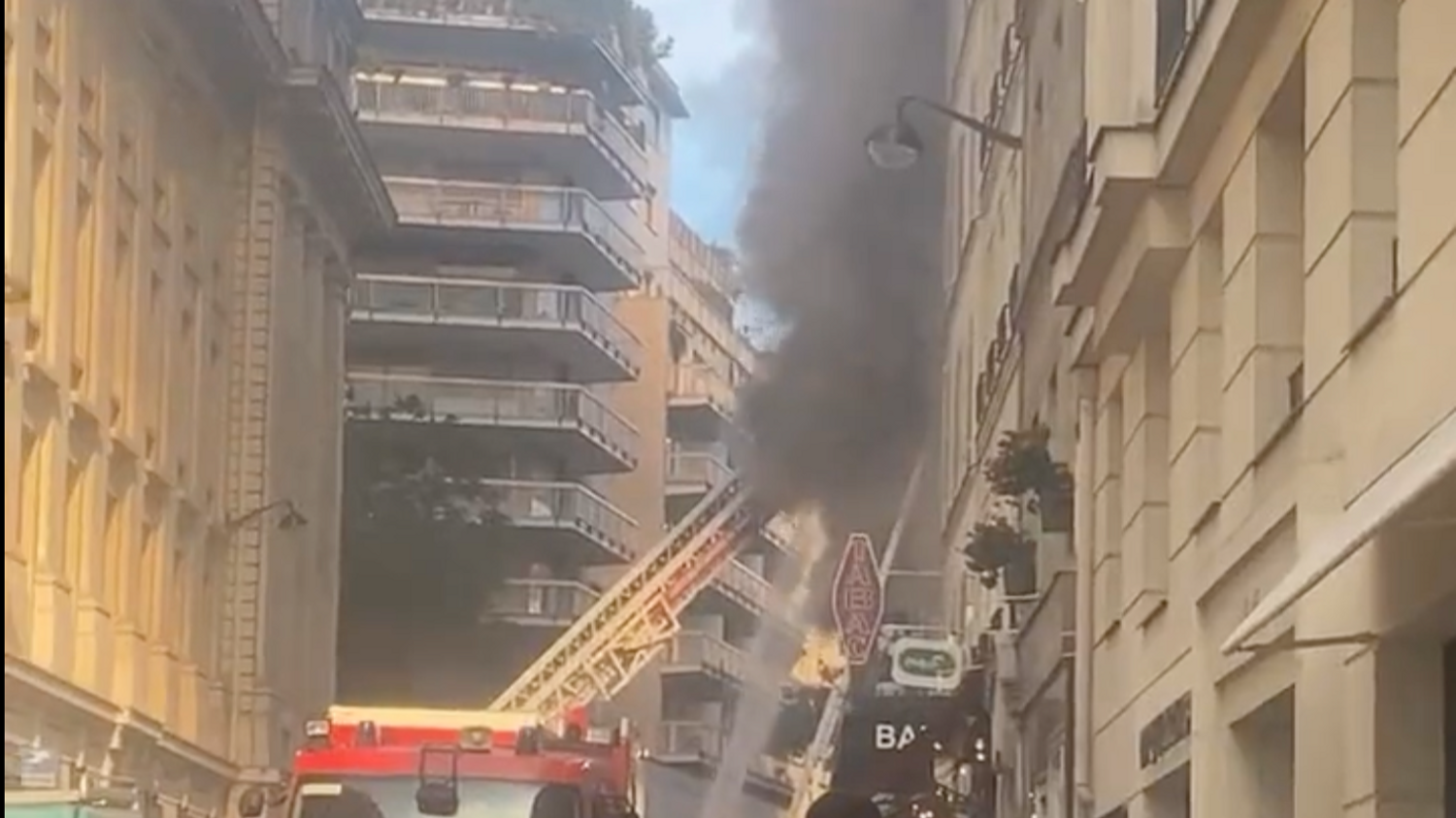 Incendie à Paris : deux victimes se jettent par la fenêtre pour échapper aux flammes