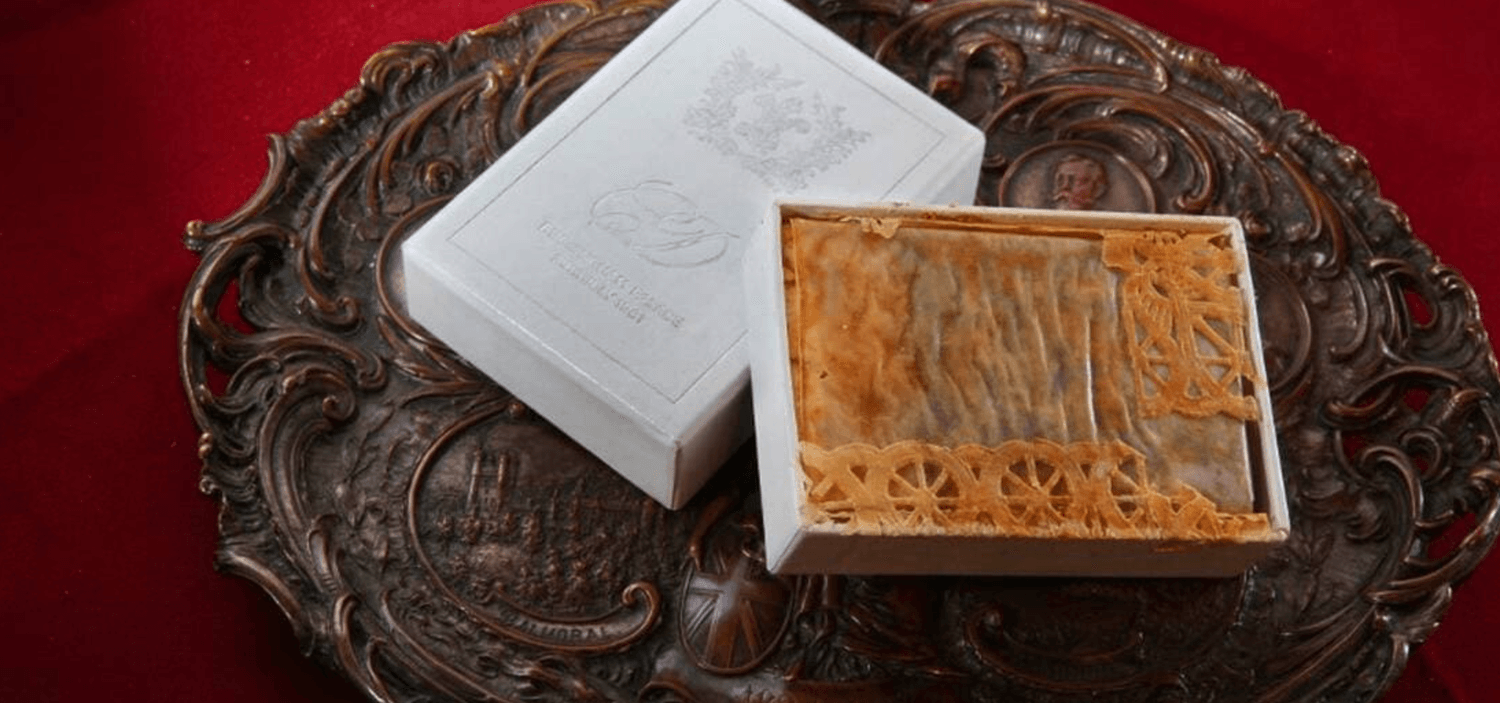 Une Part De Gateau Du Mariage De Lady Diana Mise Aux Encheres Apres Quarante Ans Photo