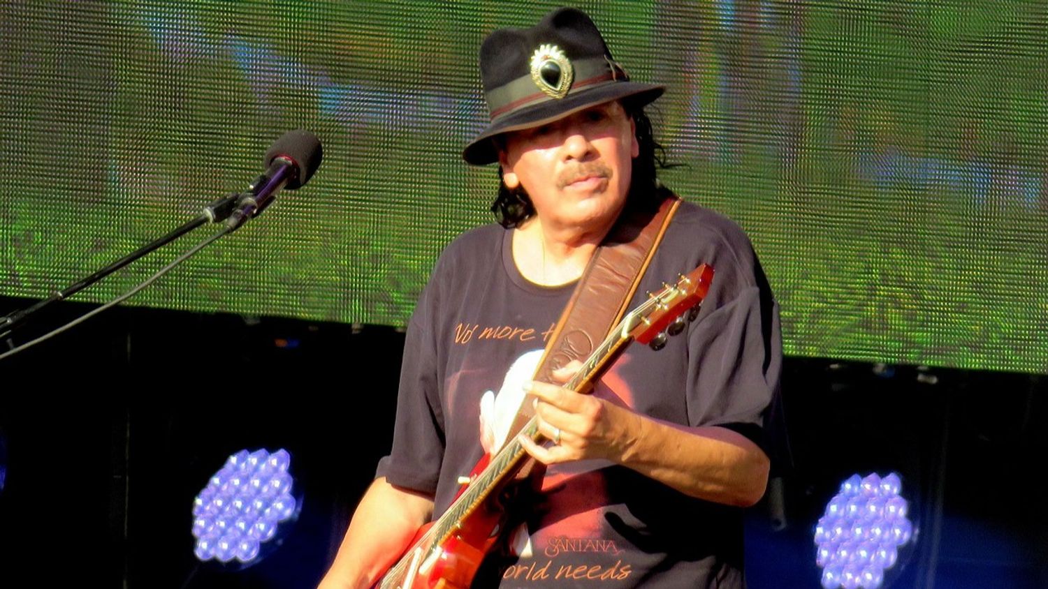 Carlos Santana en concert en 2018.