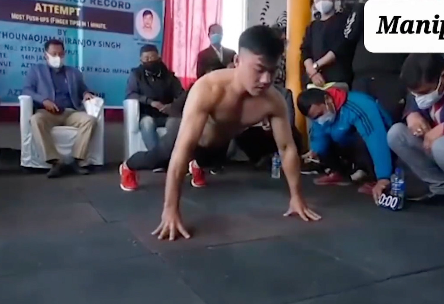 Il réalise 109 push ups (pompes) en 60 secondes