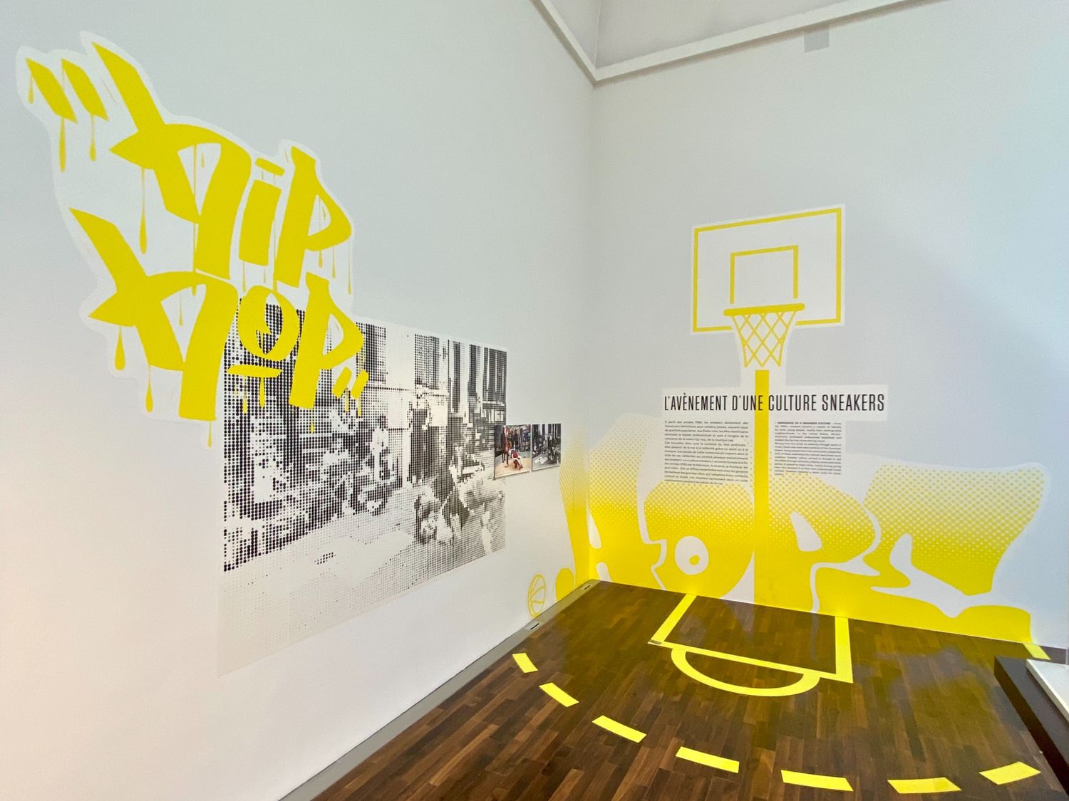 L'expo propose une grande partie sur le passé urbain des sneakers. SWIGG