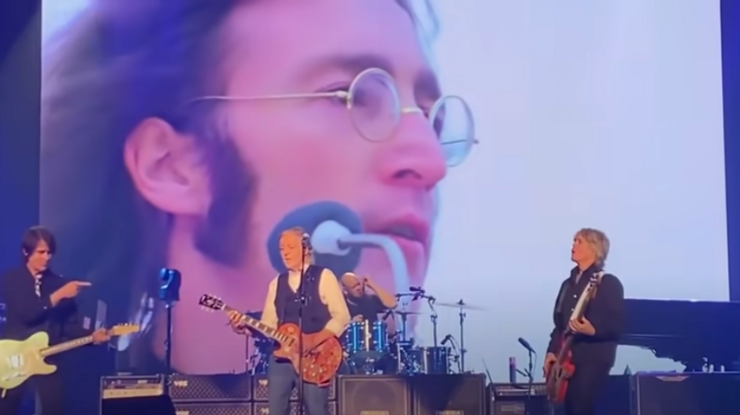 PaulMcCartney chant avec John Lennon en live