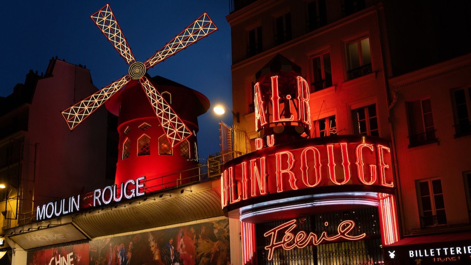 Le moulin du Moulin Rouge disponible à 1 euro la nuit sur Airbnb !