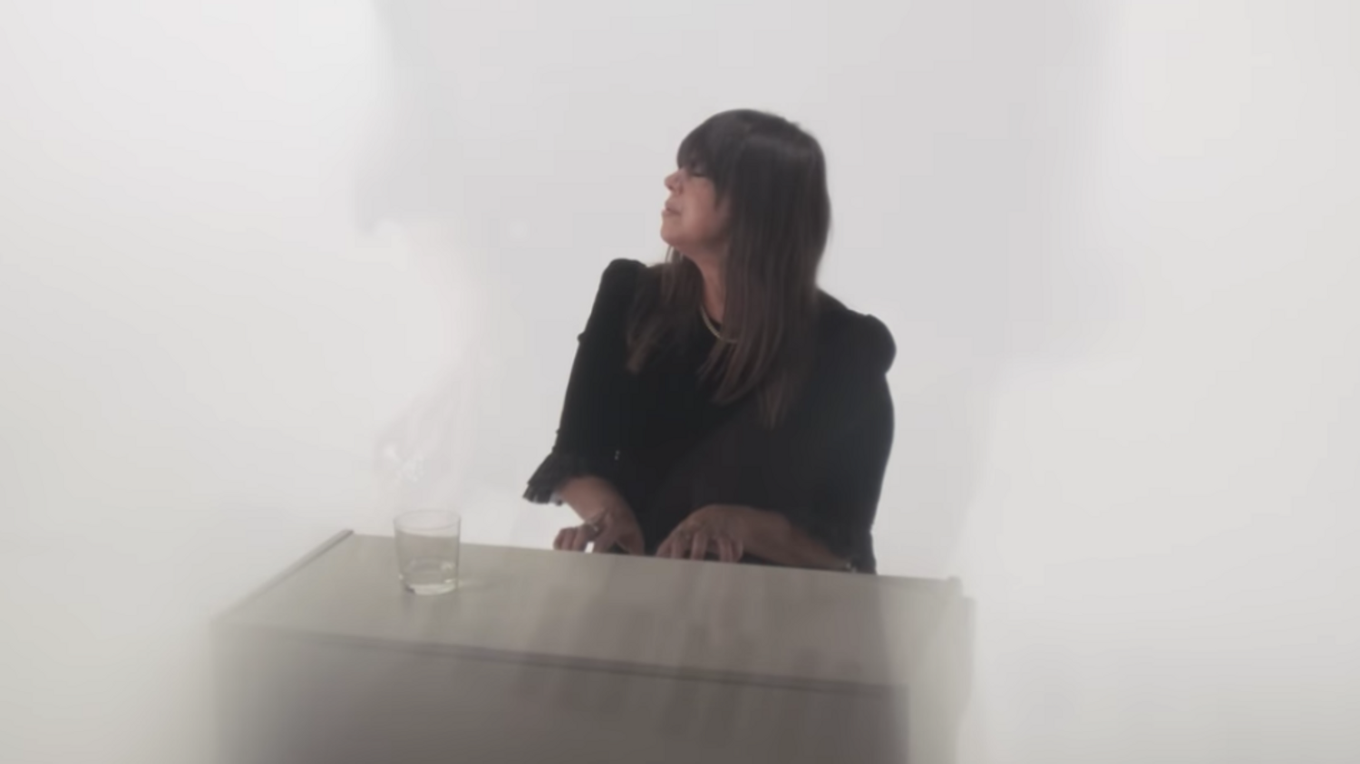 Cat Power dans le clip de A Pair of Brown Eyes réalisé par Jim Jarmusch