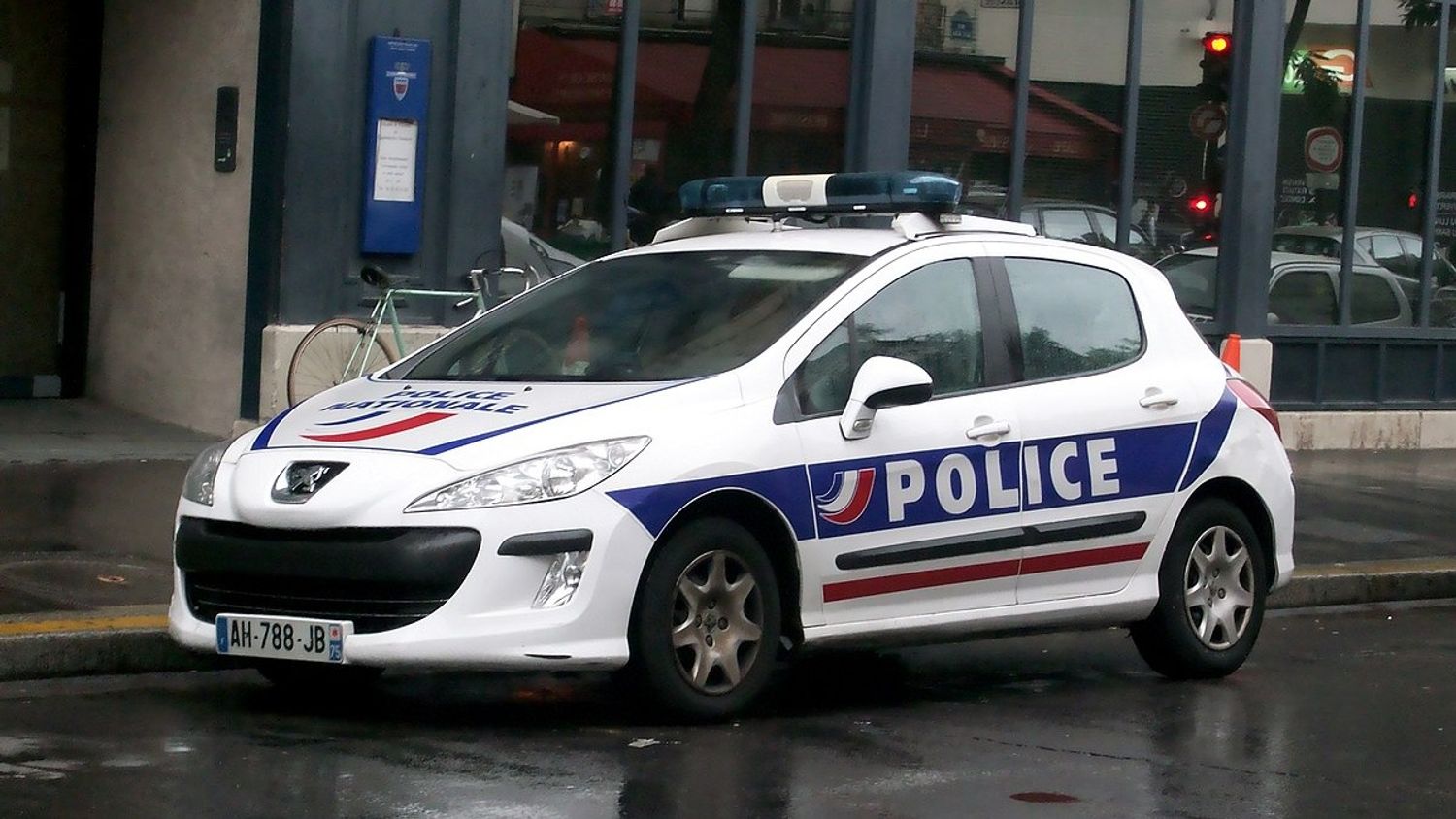 Une interpellation policière filmée fait polémique à Mantes-la-Jolie